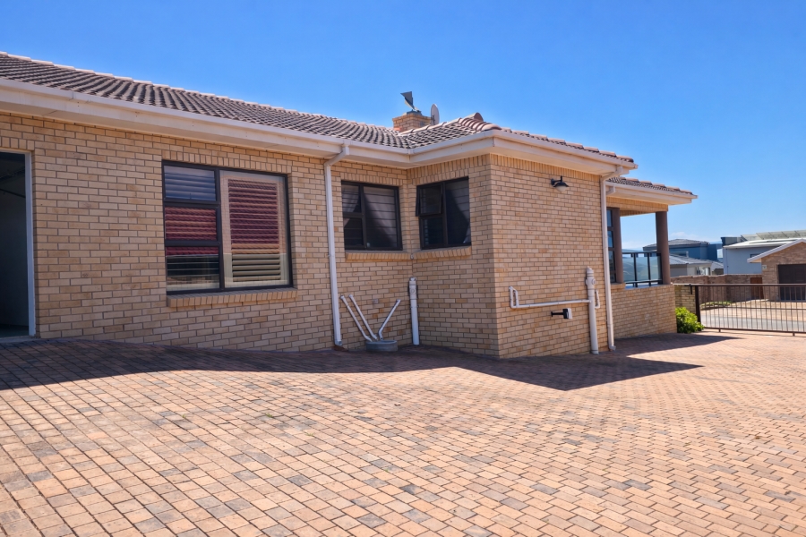 3 Bedroom Property for Sale in Wavecrest Eastern Cape